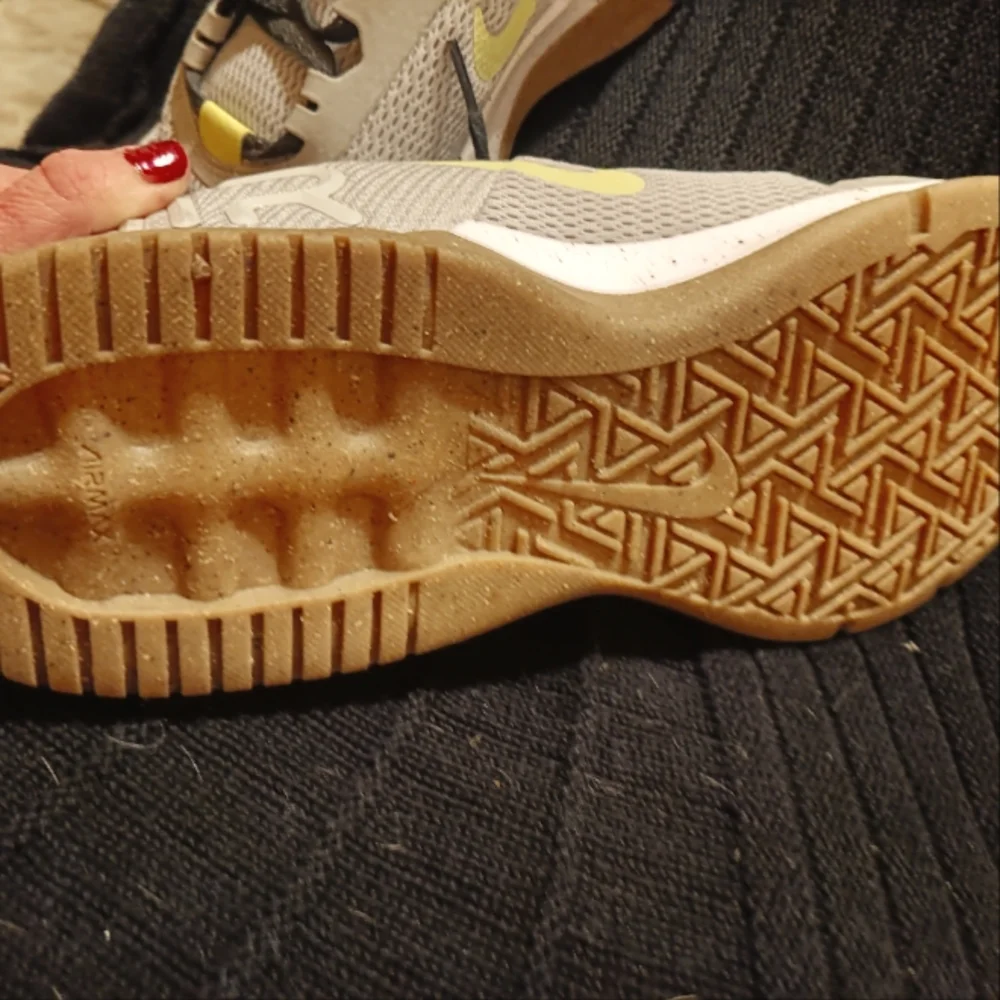 Men's Nike Shoes - Picture 1 of 4